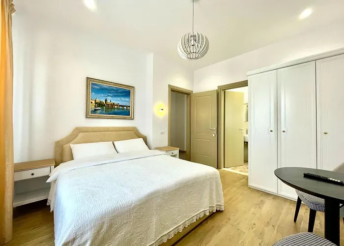 Edmond In The Hills 别墅 地拉那